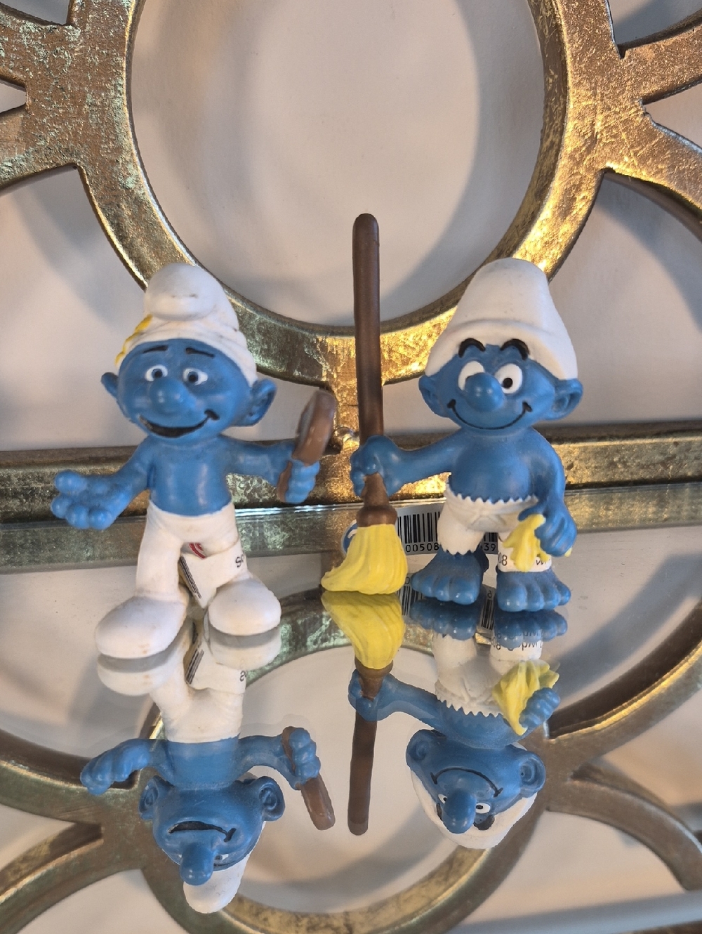 Smurfs Lot of 2 Schleich Peyo Boy Cleaner & Smurf Girl W Mirror.